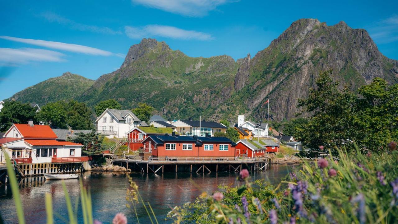 Svinøya Rorbuer Hotel Svolvaer Bagian luar foto